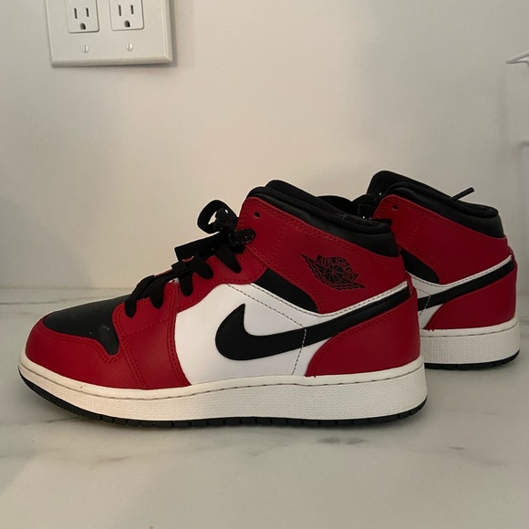 Mid Jordan 1- Chicago Toe - Picture 4 of 4